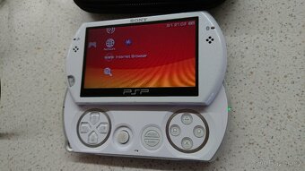Sony PSP GO - 4
