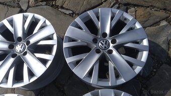 prodám ORIGINÁL al kola 17 5x112 na VW - 4