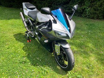 Yamaha R1 - 4
