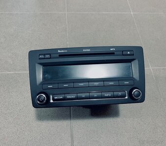 Autoradio Škoda octavia 2 Facelift + rámeček - 4