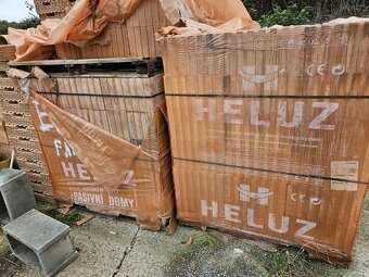 Cihla Heluz Family 44 P10 broušená - 247 x 440 x 249 mm - 4