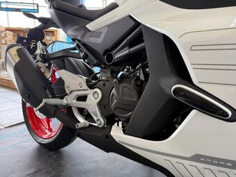 CFMOTO 450SR 25 bílá/černá - obě skladem AKCE helma - 4