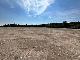 Pronájem zastřešeného pozemku o velikosti až 2.550 m2 - 4