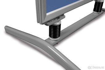 Venkovní stojan Windtalker Spider s rámy na plakát formátu A - 4