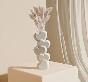 Bílá váza ve tvaru srdce - 4