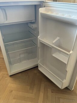 Prodám malou lednici s mrazákem - 4
