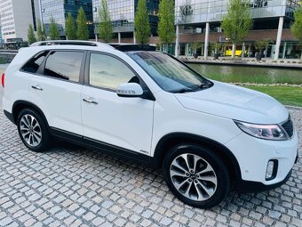 Kia Sorento 2.2CRDi 4x4 AUT KAM VÝHŘEV TAŽNÉ 7MÍST SERVISKA - 4