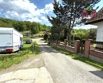 Stavební pozemek 1027 m2, příroda, Oparenské údolí, obec Vel - 4