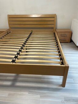 Prodej ložnice - komplet postel ,2x stolek, komoda - 4