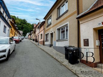 Prostorný dvoupatrový rodinný dům s terasou a úchvatným výhl - 4