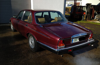 Daimler Jaguar V12 - 4