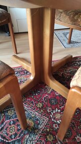 Jidelni stul, kulaty + 4 zidle, vse masiv - 4