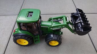 Bruder John Deere s čelním nakladačem - 4