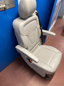 Dvě kapitánské sadečky  Mercedes Benz V-Klasse W44 - 4