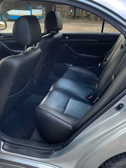 Toyota Avensis T25/2.2/110 kw - 4