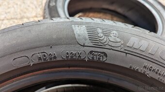 Prodám letní pneu Michelin 205/55 R17 - 4