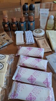 Hotelová mýdla, šampony, balzámy na vlasy, zubní pasty - 4