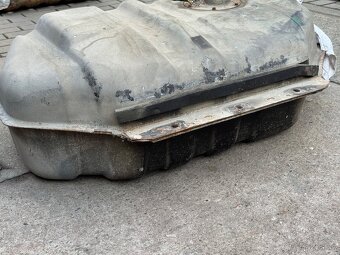 Palivová nádrž, tapecy, stahovačky Nissan Patrol Y61 / díly - 4