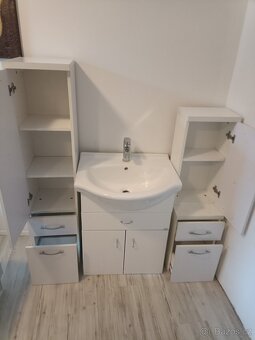 Prodám koupelnové skříňky - 4