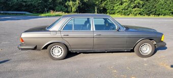 Mercedes Benz W123 240D piáno (americká verze) - 4