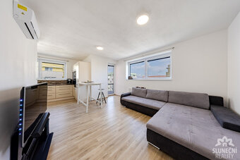 Pronájem bytu 3+kk s vyhrazeným parkovacím stáním, 85 m², Uh - 4