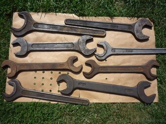 prodám velký plechový kufřík s nářadím zn.BOSCH a další..... - 4