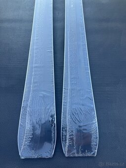 NOVÉ Dětské lyže ATOMIC Redster S9 FIS Norm 131cm + vázání - 4