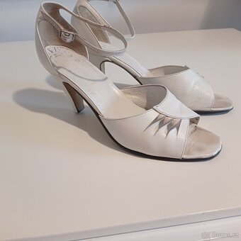 Prodám dámské kožené boty bílé - 4