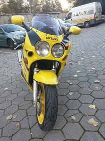 Suzuki gsx750r - 4
