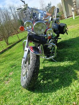 Suzuki Marauder VZ 800 - 4