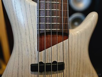 Aktiv Hybrid 4+2 fretless bezpražcová baskytara Ibanez - 4