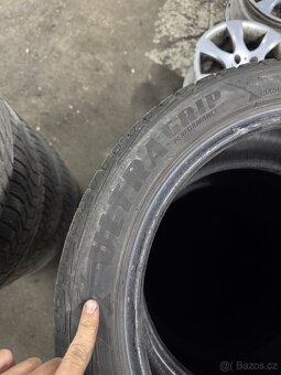 Gumy 235/45/17Goodyear Ultra Grip - 4
