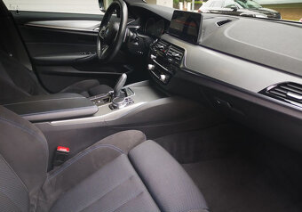 BMW Řada 5 530d xDrive M-Paket - 4