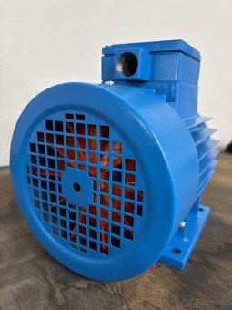 Prodám asynchronní elektro-motor patkový - 4