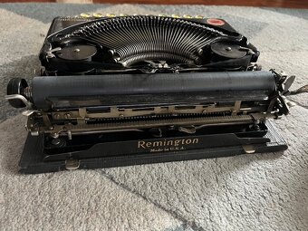 Kufříkový psací stroj Remington portable - 4
