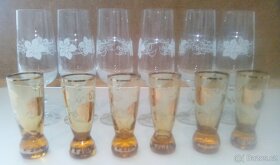 Porcelán + sklo – Dekorativní hrneček + různé skleničky - 4