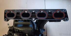 Kolektor sání motoru PSA 2.0 103kW RFJ - 4