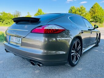Porsche Panamera - 4