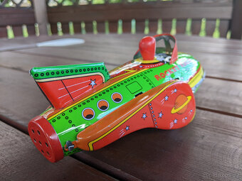 plechové autíčko raketa - 4