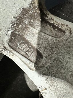 Prodám BMW kola 5x120 7,5jx17H2 et24 - 4