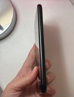 IPhone XR - 100% baterie - 4