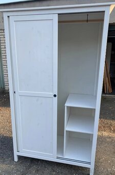 Prodám šatní skříň IKEA HEMNES - 4