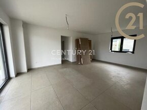 Prodej bytu 4+kk (95 m2) s terasou a dvorem (165 m2), 500 m  - 4
