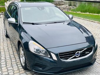 Volvo V60 2.0D 120KW 5VALEC AUTOMAT SENZORY VÝHŘEV R-DESIGN - 4