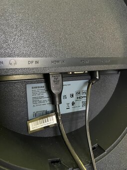 Zakřivený 32" monitor Samsung C32T550FDR – Full HD - 4