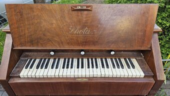 Staré harmonium značky Lhota, přelom 19./20. Století - 4