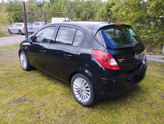 Opel Corsa D 1,2 benzín Top výbava - 4