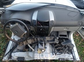 Kia Sorento na díly - 4