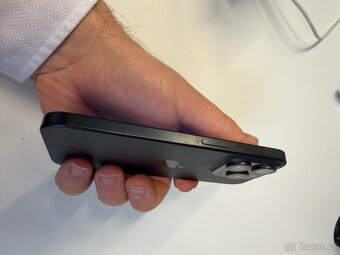 Apple iPhone 15 Pro 256GB černý titan - 4