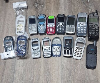 Konvolut starých mobilů - 4